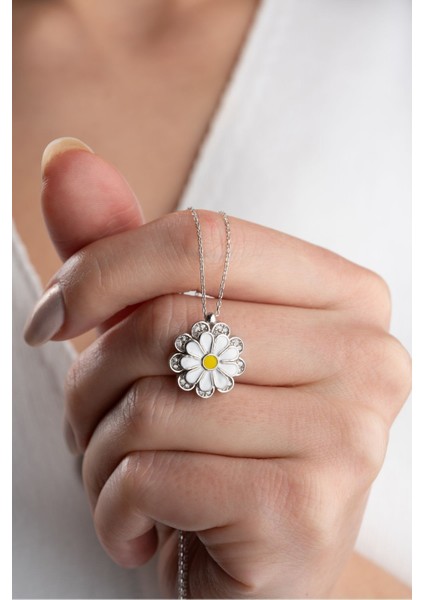 925 Ayar Gümüş Zirkon Taşlı Dönebilen Papatya Kolye modelleri