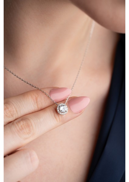 925 Ayar Gümüş Işıklı Kutuda Tektaş Pırlanta Model Kolye fiyatları