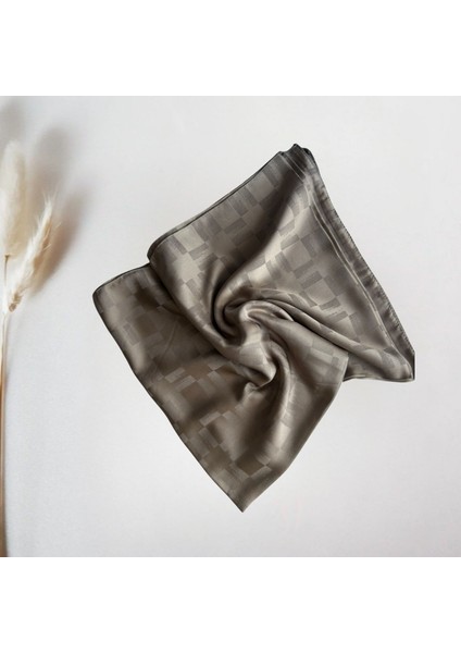 Dama Desenli Jakarlı Kahverengi Şal