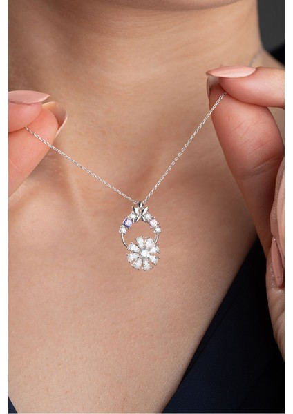 925 Ayar Gümüş Beyaz Dönen Çiçek Kolye modelleri