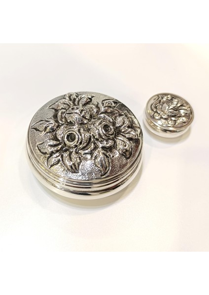 Antika 900 Ayar Gümüş 2 Adet Gül Işlemeli Kutu Hd Videolu modelleri