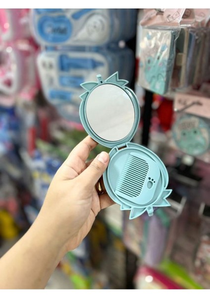 Çilek Figürlü Taşınabilir Makyaj Aynası Çanta Aynası ve Taraklı Cep Aynası Kapaklı modelleri