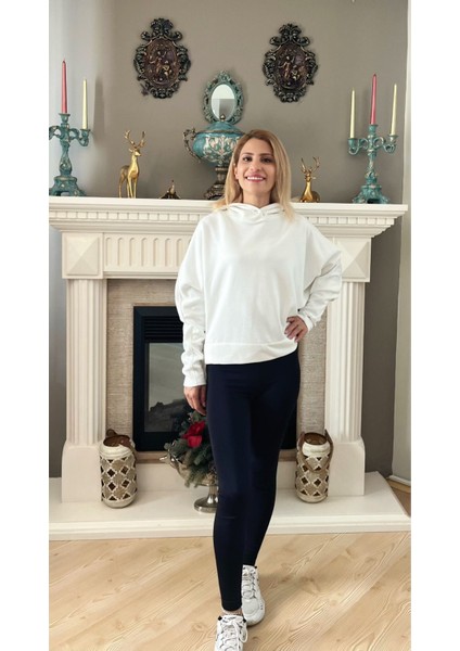 Beyaz Kapşonlu Yarasa Kol Sweatshırt