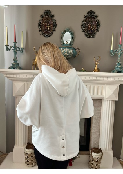 Beyaz Kapşonlu Yarasa Kol Sweatshırt indirimleri