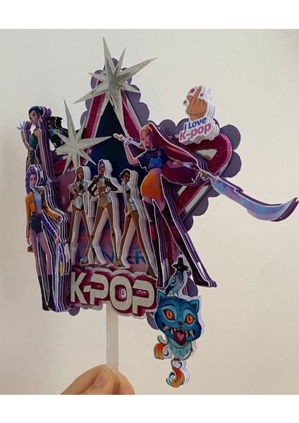 K-Pop Demon Hunters Temalı Doğum Günü Cake Topper – Isim ve Yaşa Özel Pasta Süsü fiyatları