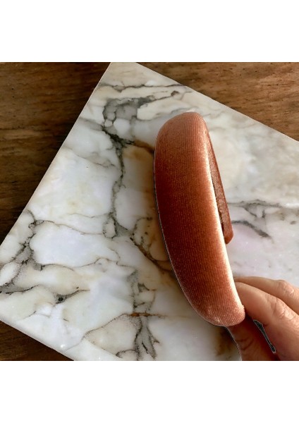 Kadife Tarçın Renk Az Bombeli Saç Tacı fiyatları