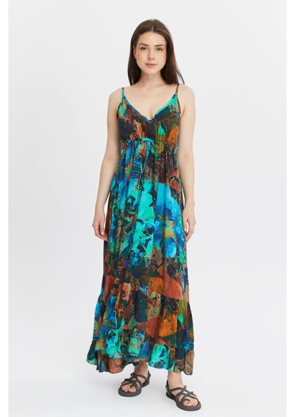 Yaprak Desenli Askılı Uzun Elbise – Renkli ve Şık Yaz Tarzı