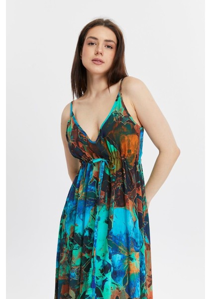 Yaprak Desenli Askılı Uzun Elbise – Renkli ve Şık Yaz Tarzı