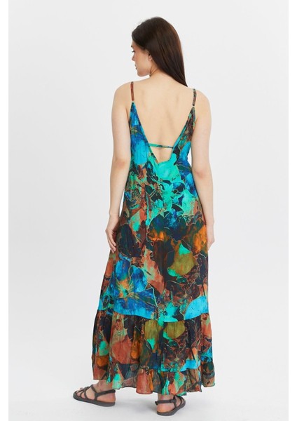 Yaprak Desenli Askılı Uzun Elbise – Renkli ve Şık Yaz Tarzı