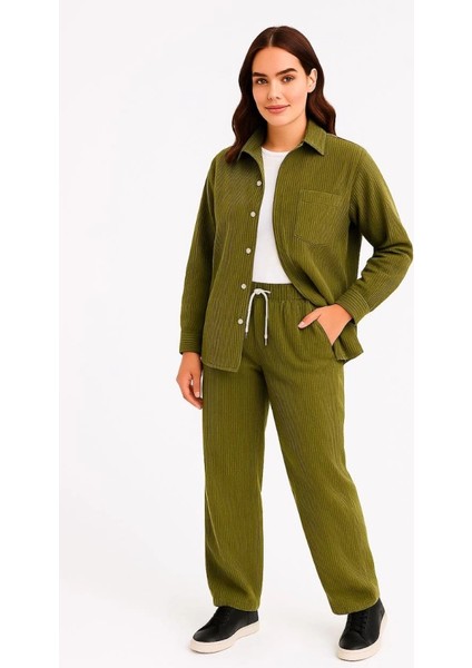 Mdb Kadife Oversize Takım – Gömlek ve Pantolon Ikili Et Füme Corduroy Şıklığı, Rahat ve Zarif Duruş Yumuşak Dokulu Kadife Kumaş, Düğmeli Gömlek Üst ve Astikli Pantolon Alt Parça ile Gün Boyu Konfor modelleri