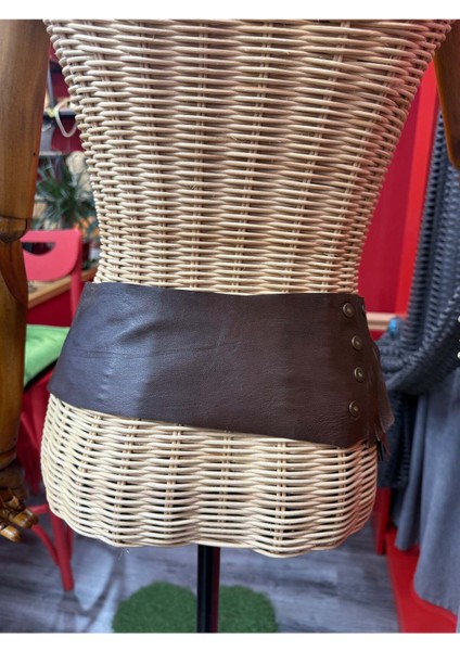 Püsküllü Kahverengi Deri Kemer – Bohem ve El Yapımı Aksesuar