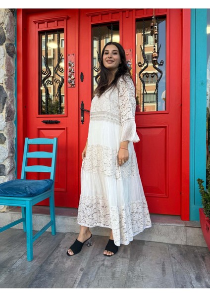 Dantel Işlemeli Beyaz Ipek Elbise – Zarif ve Romantik Tasarım fırsatları