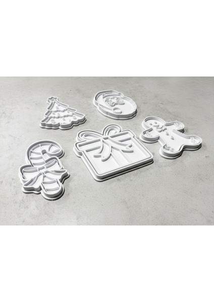 Yılbaşı Temalı 5’li Kurabiye Kalıbı Seti – Noel Baba, Çam Ağacı, Hediye, Şeker Kamışı, Gingerbread Kurabiye