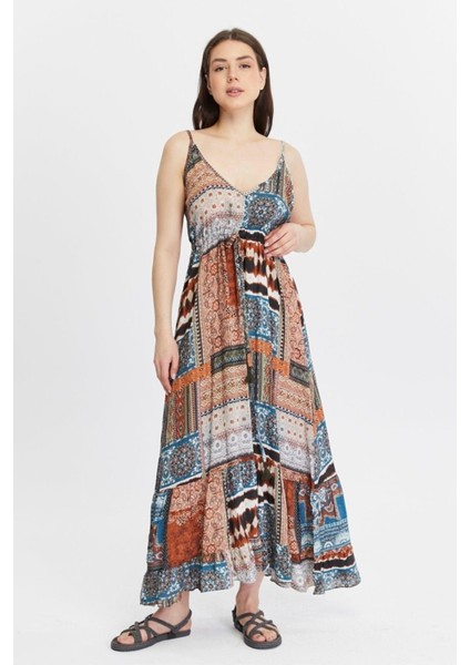 Patchwork Desenli Askılı Uzun Elbise – Yazın Şıklığı