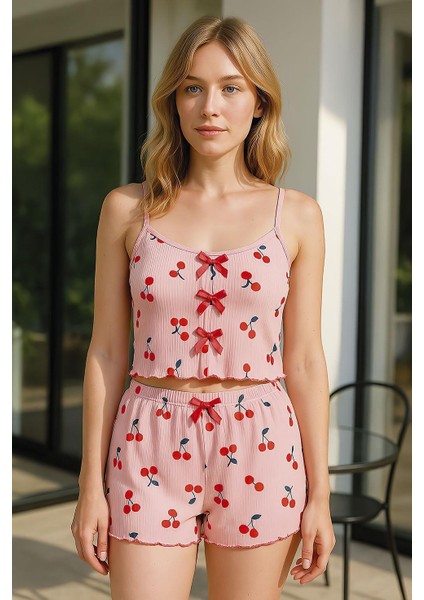 Pembe Kiraz Desenli Kurdelalı Askılı Şortlu Pijama Takımı