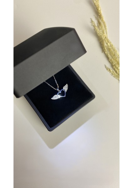 Işıltılı Aşk Kutusu – Mor Güllerle Melek Kalpli 925 Ayar Gümüş Kolye fırsatları