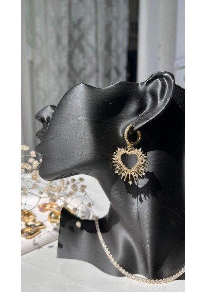 Zirkon Taşlı Kalpli Küpe