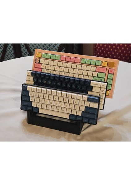 Masaüstü Klavye Standı / Tutucusu - Setup Görünümünü Zenginleştiren Dikey Dekorasyon - Istediğiniz Renkte