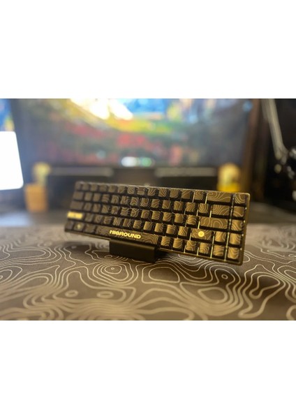 Masaüstü Klavye Standı / Tutucusu - Setup Görünümünü Zenginleştiren Dikey Dekorasyon - Istediğiniz Renkte