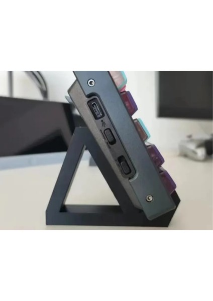 Masaüstü Klavye Standı / Tutucusu - Setup Görünümünü Zenginleştiren Dikey Dekorasyon - Istediğiniz Renkte