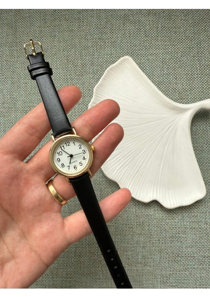 Retro Minimal Deri Kordon Vintage Kadın Kol Saati fırsatları