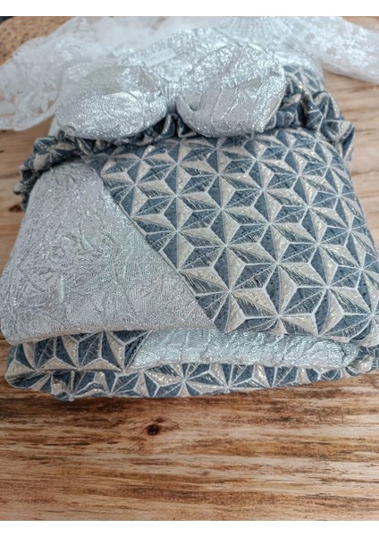 Yenidoğan Ultralüks Piramit Desenli Güpürlü Bebek Battaniyesi Kundak Gümüş indirimleri