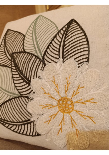 Çiçek Desenli Punch Nakışlı Kırlent Kılıfı - 43X43 cm fiyatları