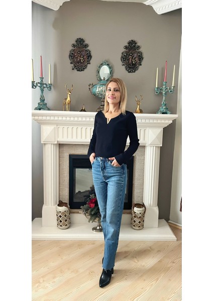 Önü V Broşlu Siyah Triko Kadın Kazak fiyatları