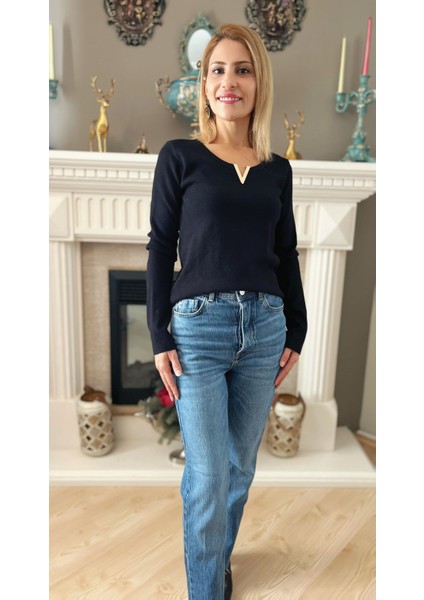 Önü V Broşlu Siyah Triko Kadın Kazak modelleri