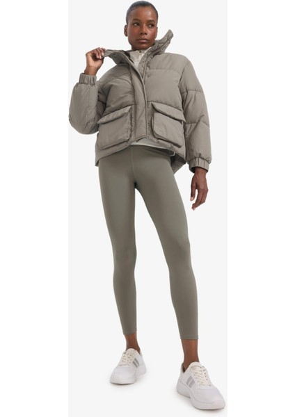 Su İtici Oversize Fit Geniş Kalıp Dik Yaka Fermuarlı Çıtçıtlı Cepli Şişme Mont E9266AX25WN fiyatları