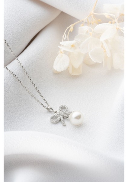 925 Ayar Gümüş Fiyonklu Inci Kolye fırsatları