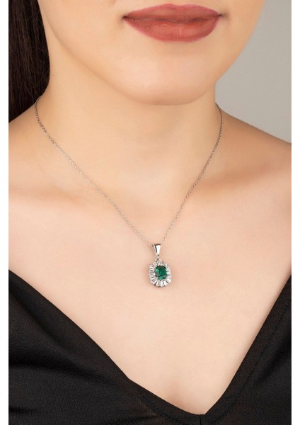 925 Ayar Rodyum Baget Taşlı Gümüş Kolye