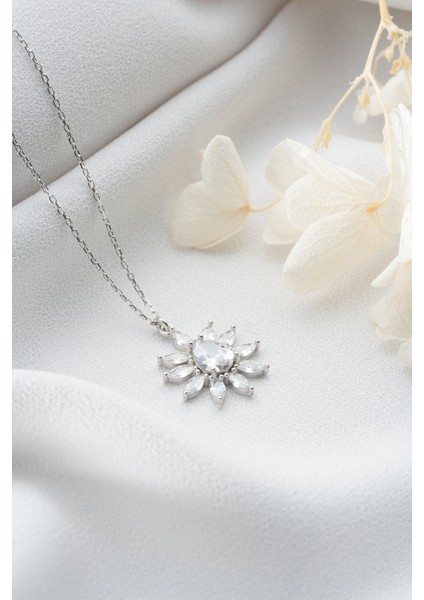 925 Ayar Gümüş Elmas Montür Damla Model Kolye fırsatları