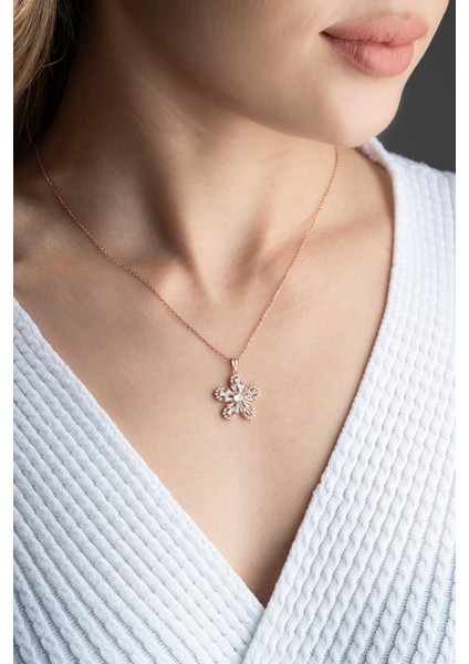 925 Ayar Gümüş Rose Baget Taşlı Çiçek Kolye