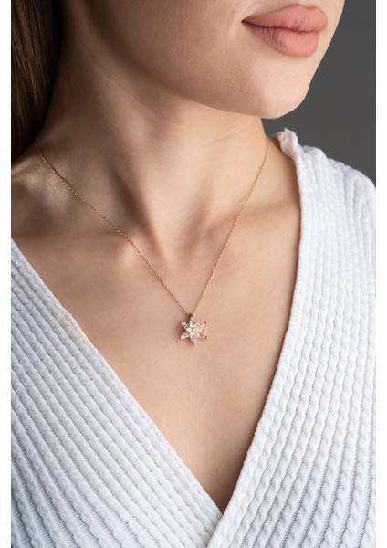 925 Ayar Gümüş Beyaz Lotus Çiçeği Kolye