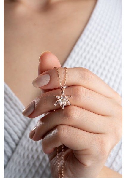 925 Ayar Gümüş Beyaz Lotus Çiçeği Kolye fiyatları