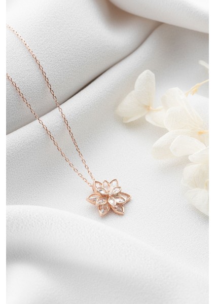 925 Ayar Gümüş Beyaz Lotus Çiçeği Kolye fiyatları