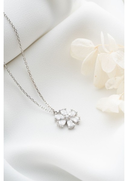 925 Ayar Gümüş Beyaz Lotus Çiçeği Kolye fiyatları