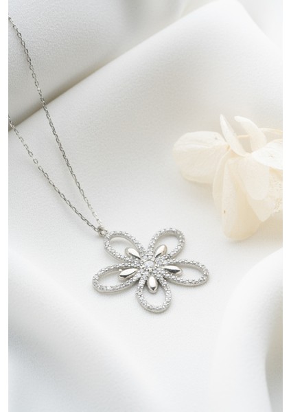 925 Ayar Gümüş Manolya Model Çiçek Kolye fırsatları