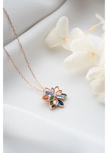925 Ayar Gümüş Renkli Lotus Çiçeği Kolye fırsatları