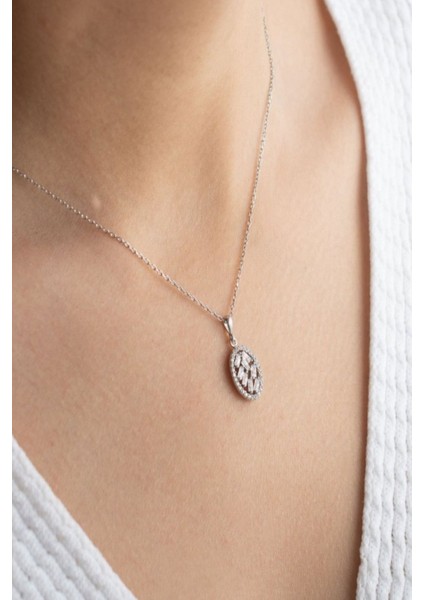 925 Ayar Gümüş Baget Taşlı Kolye fırsatları