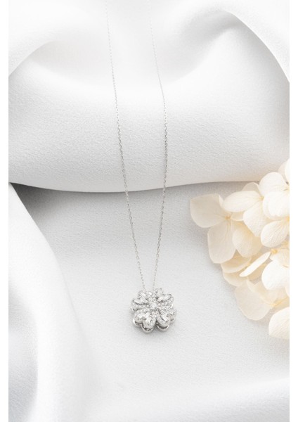 925 Ayar Dönen Yonca Gümüş Kolye fırsatları