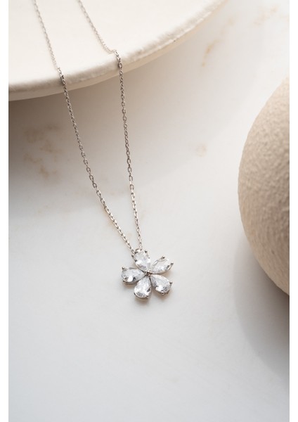 925 Ayar Gümüş Nergis Çiçeği Kolye fırsatları