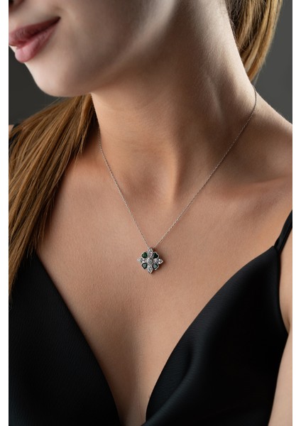 925 Ayar Gümüş Yeşil Taşlı Manolya Çiçeği Kolye