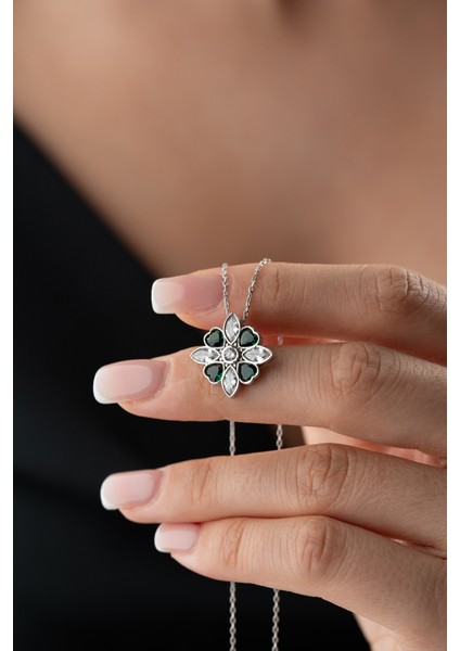 925 Ayar Gümüş Yeşil Taşlı Manolya Çiçeği Kolye modelleri