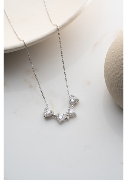 925 Ayar Gümüş Beyaz Taşlı Mıknatıslı Kalp Kolye