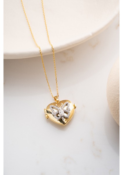 925 Ayar Gümüş Kalpli Kelebekli Resimlik Kolye fırsatları