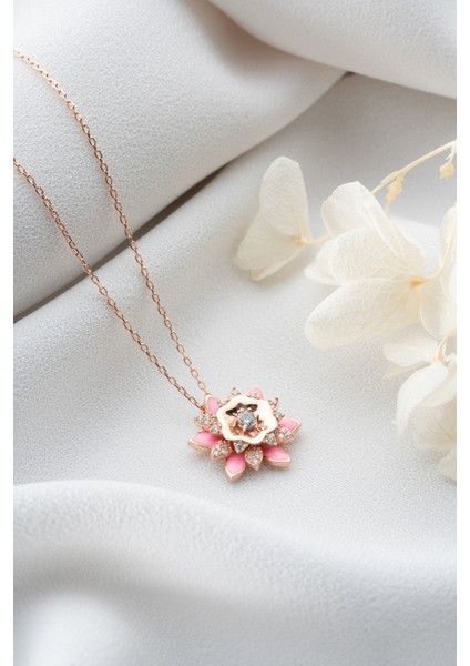 925 Ayar Gümüş Pembe Mineli Lotus Çiçeği Kolye fırsatları