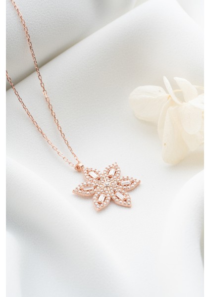 925 Ayar Gümüş Rose Baget Taşlı Kolye fırsatları