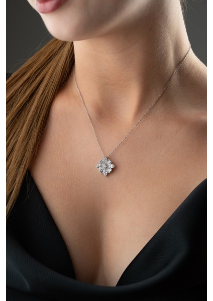 925 Ayar Gümüş Manolya Çiçeği Kolye